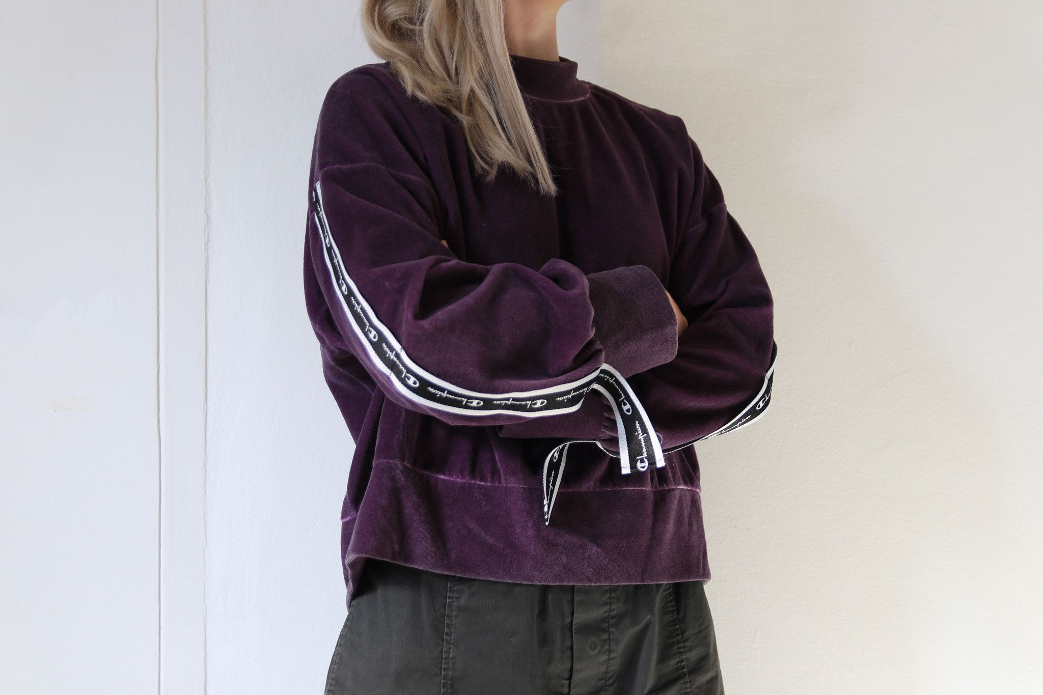 Champion × Vintage Rare Vintage Champion Boxy Washed Crop Top Crewneck Size M / US 6-8 / IT 42-44 - 1 Thumbnail