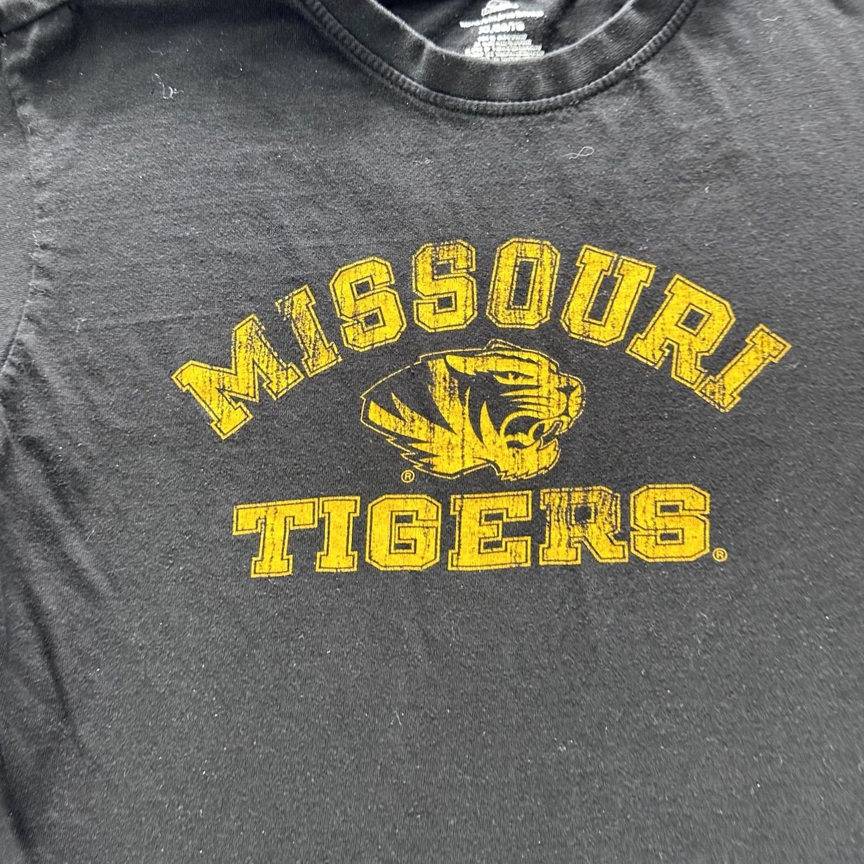 Vintage VINTAGE Missouri Tigers Russell Shirt Mens XL Black Graphic Crewneck Cotton Jersey Size US XL / EU 56 / 4 - 2 Thumbnail