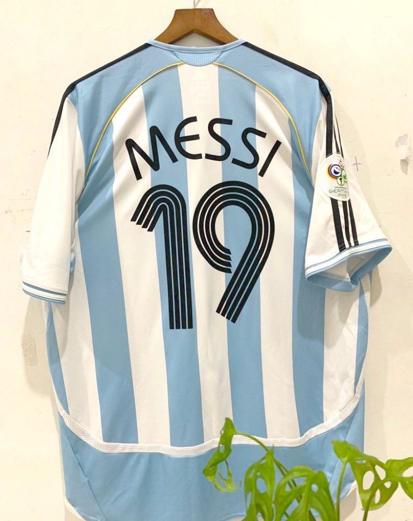 Adidas 2006 Argentina home kit jersey No.19 Messi Size US XL / EU 56 / 4 - 1 Thumbnail