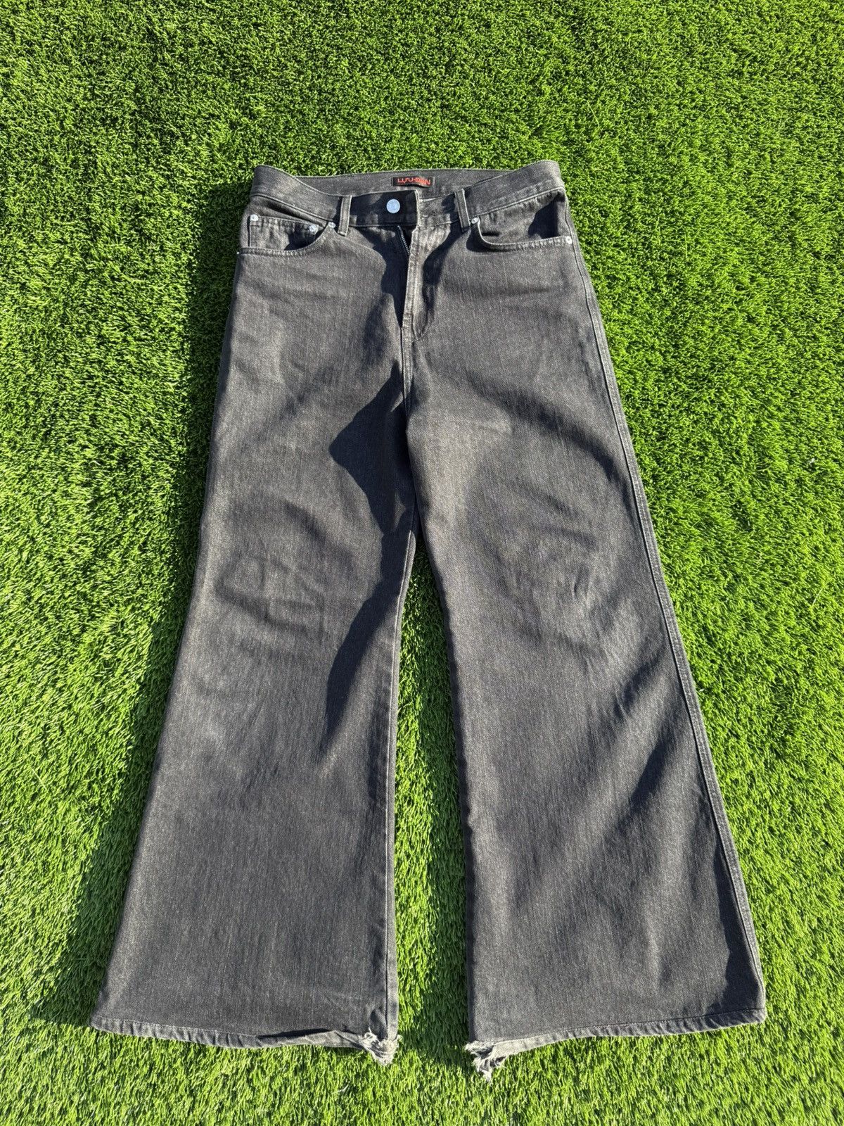 LUU DAN Lu’u Dan Vintage Wash Elephant Jeans Size US 30 / EU 46 - 1 Thumbnail