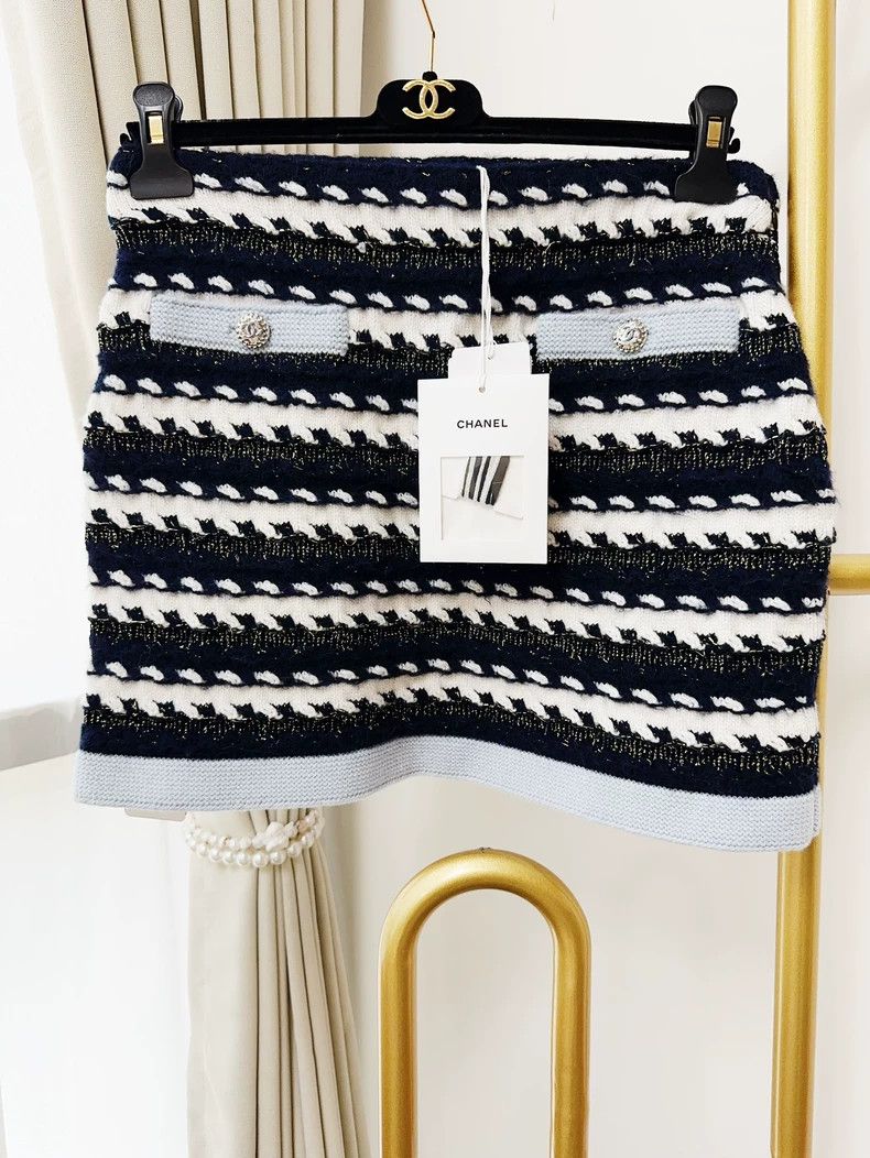 Chanel Chanel 22B dark blue black gold striped knitted skirt Size 25" / US 0 / IT 36 - 2 Thumbnail