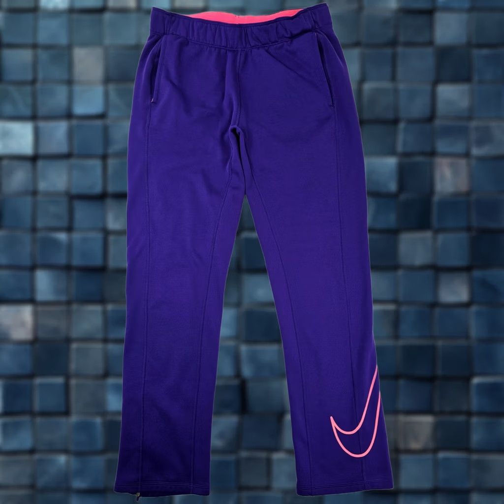 Nike VINTAGE Nike Therma-Fit Sweatpants Women M Purple 30x30 Activewear Nike Therma-Fit Sweatpants Women M Purple 90s Sports Logo Size 32" / US 10 / IT 46 - 1 Thumbnail