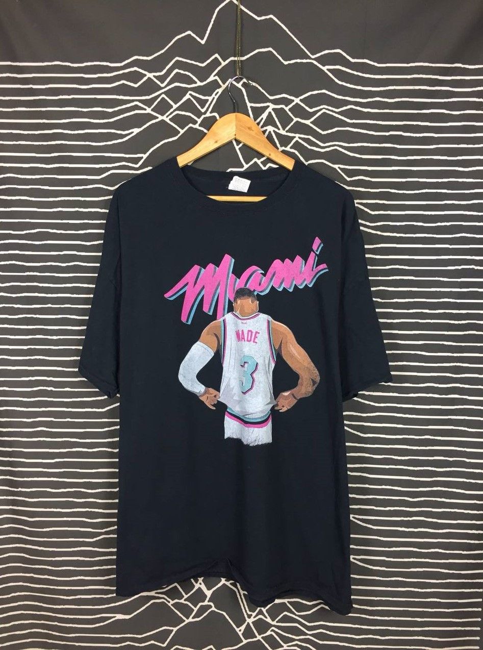 NBA × Sports Specialties × Vintage Dwayne Wade Miami Heat NBA American Sports Tee Size US XXL / EU 58 / 5 - 1 Thumbnail