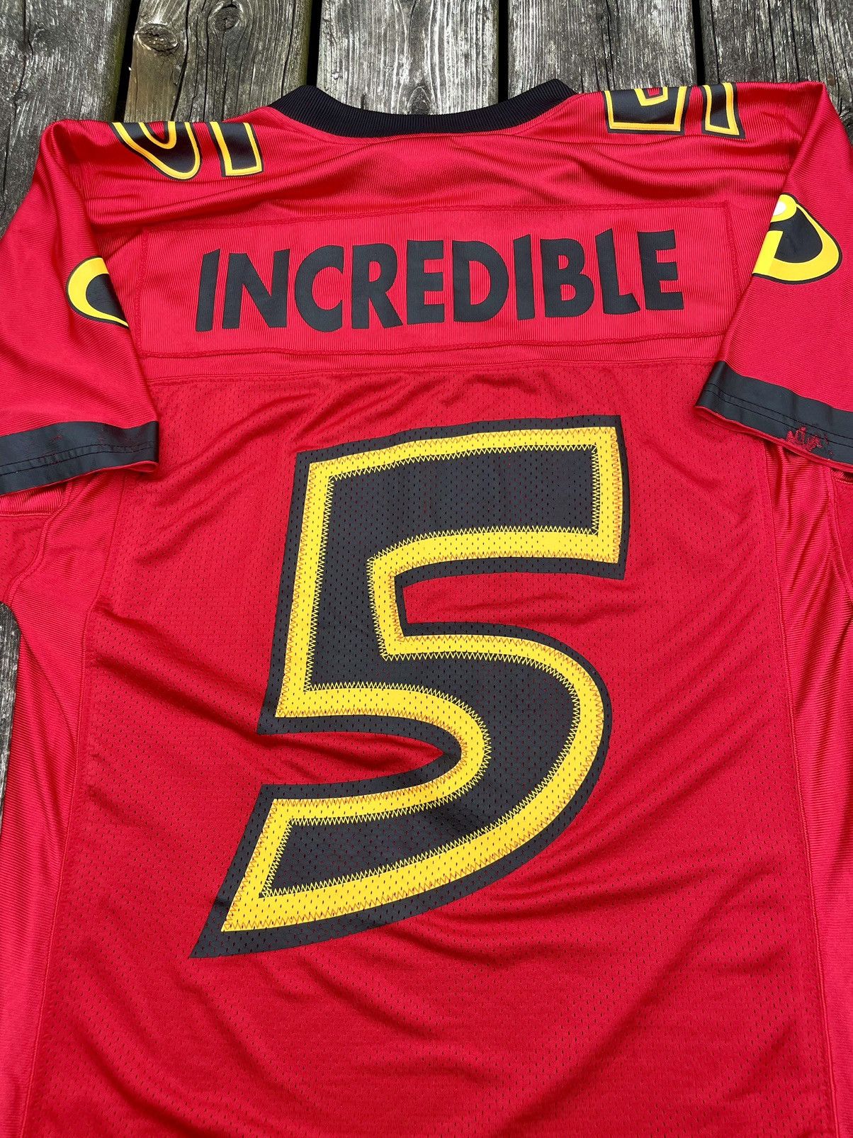 Disney Vintage Disney Pixar The Incredibles football jersey Size US S / EU 44-46 / 1 - 4 Thumbnail