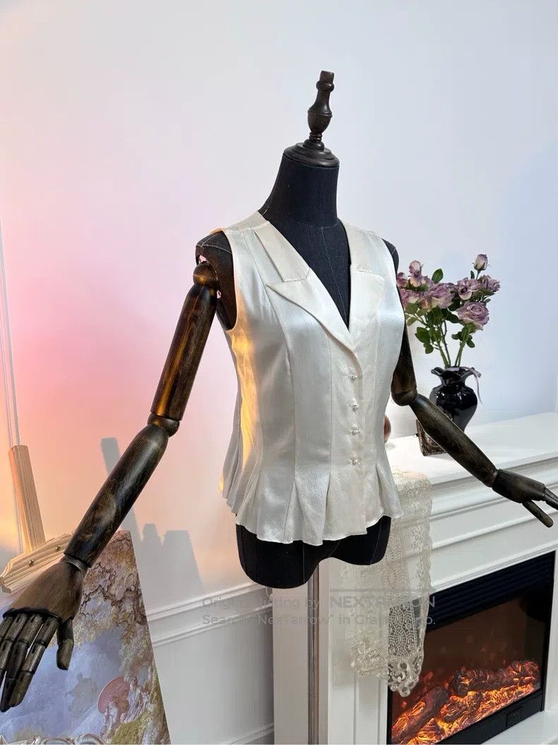 Chanel Chanel Solid colour satin pearl button court style V-neck Size M / US 6-8 / IT 42-44 - 5 Thumbnail