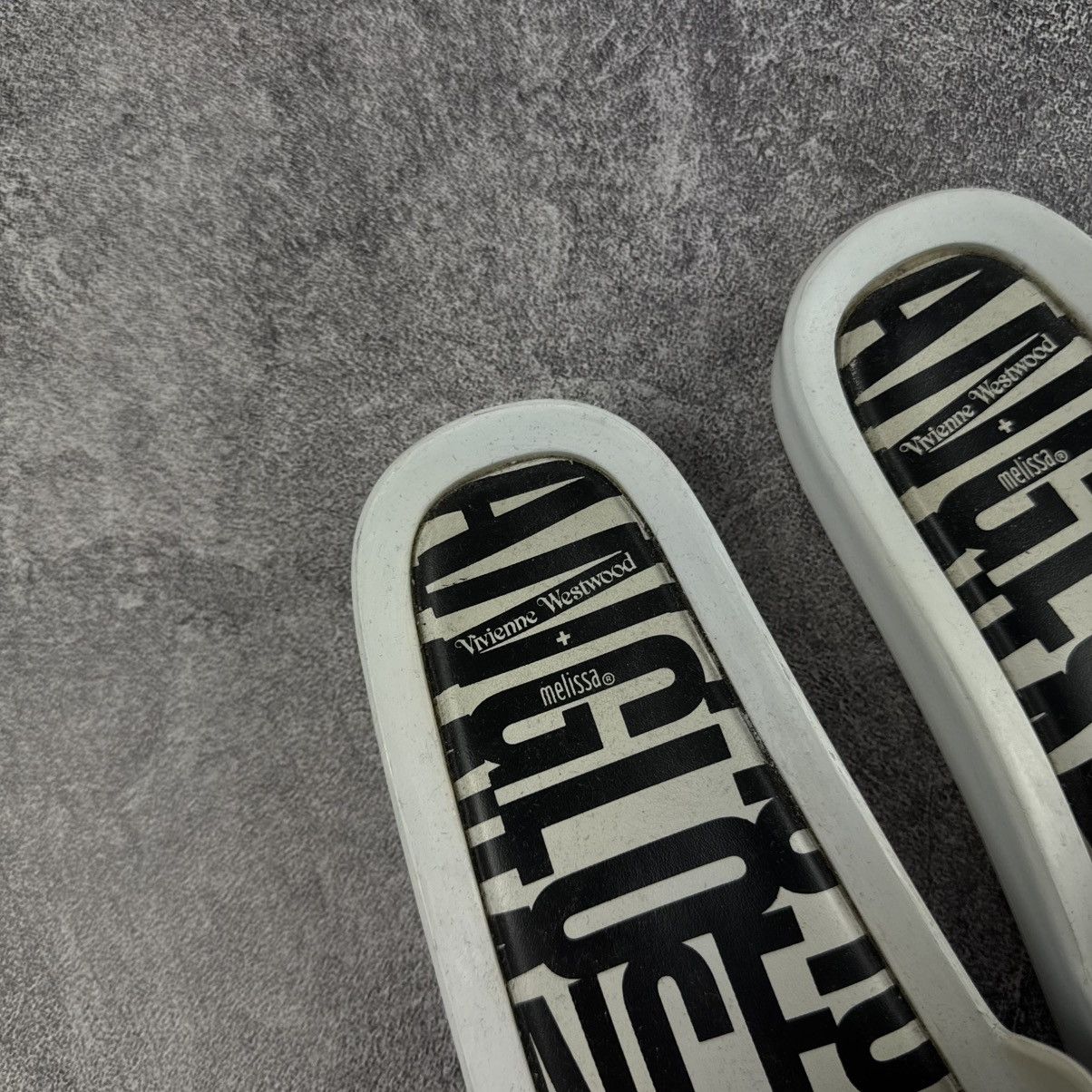 Melissa × Vivienne Westwood Vivienne Westwood x Melissa White Orb Slide Sandals Size US 5 / IT 35 - 3 Thumbnail