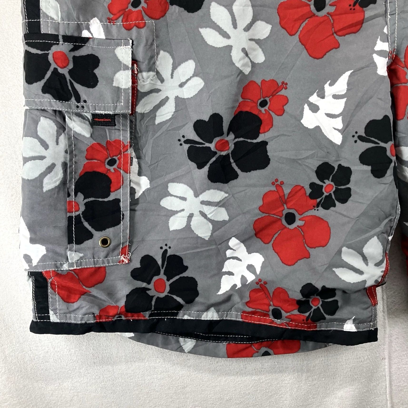Vintage VINTAGE Urban Pipeline Reversible Board Shorts Mens 40 Zip Cargo Black Grey Red Floral Size US 40 / EU 56 - 7 Thumbnail