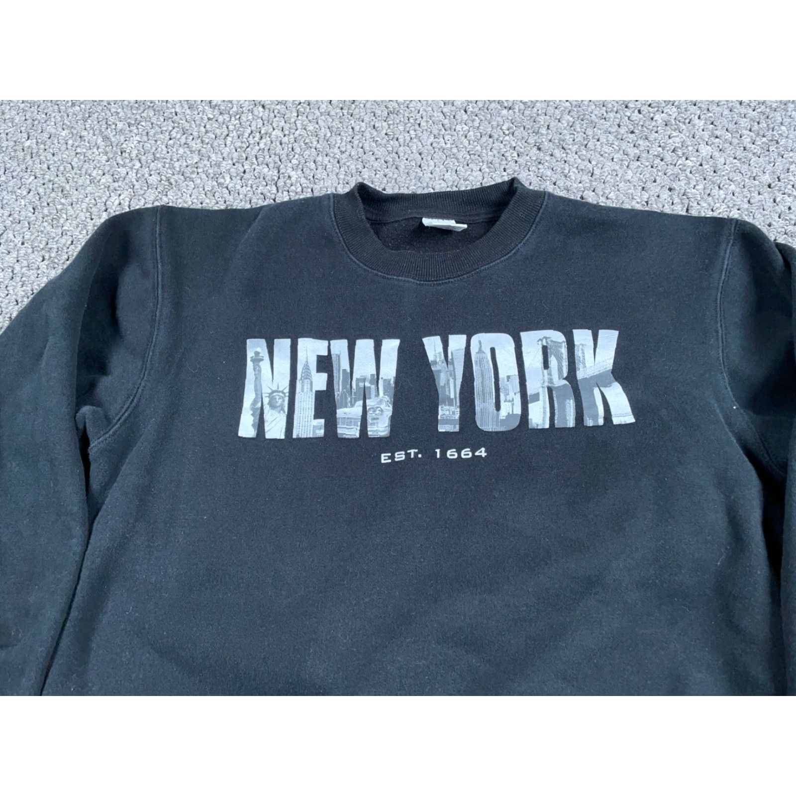 Vintage Torkia New York City Skyline Sweatshirt Adult Medium Black Crewneck NYC Apparel Size US M / EU 48-50 / 2 - 4 Thumbnail
