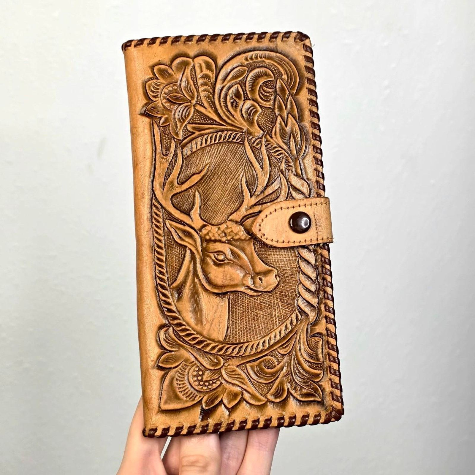 Vintage Vintage Hand Tooled Leather Western Wallet Film & Prop Size ONE SIZE - 1 Thumbnail