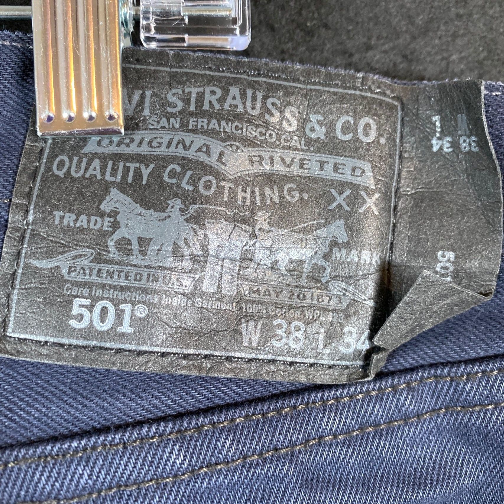 Levi's Levi's Mens Jeans Blue Denim 501 Button Fly Straight Cotton 36x32 5-Pocket Design Regular Rise High Solid Pattern Jeans Mens Size US 36 / EU 52 - 6 Thumbnail