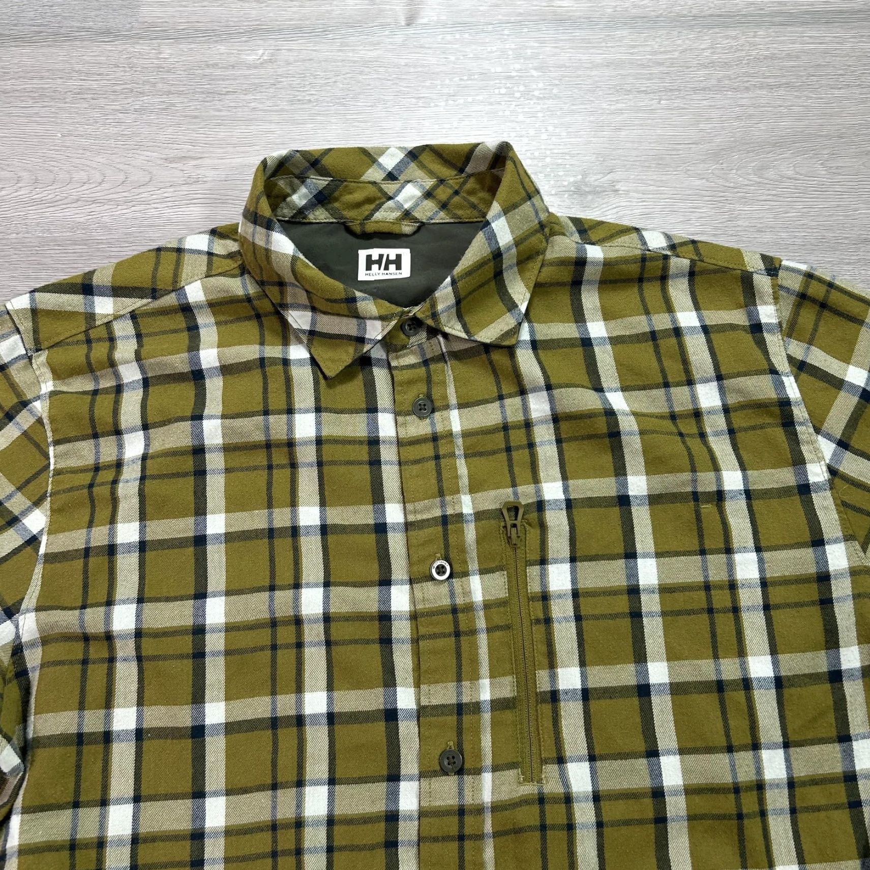 Helly Hansen Helly Hansen Shirt Mens Medium Green Plaid Zip Chest Pocket Button Front Outdoor Size US XL / EU 56 / 4 - 3 Thumbnail