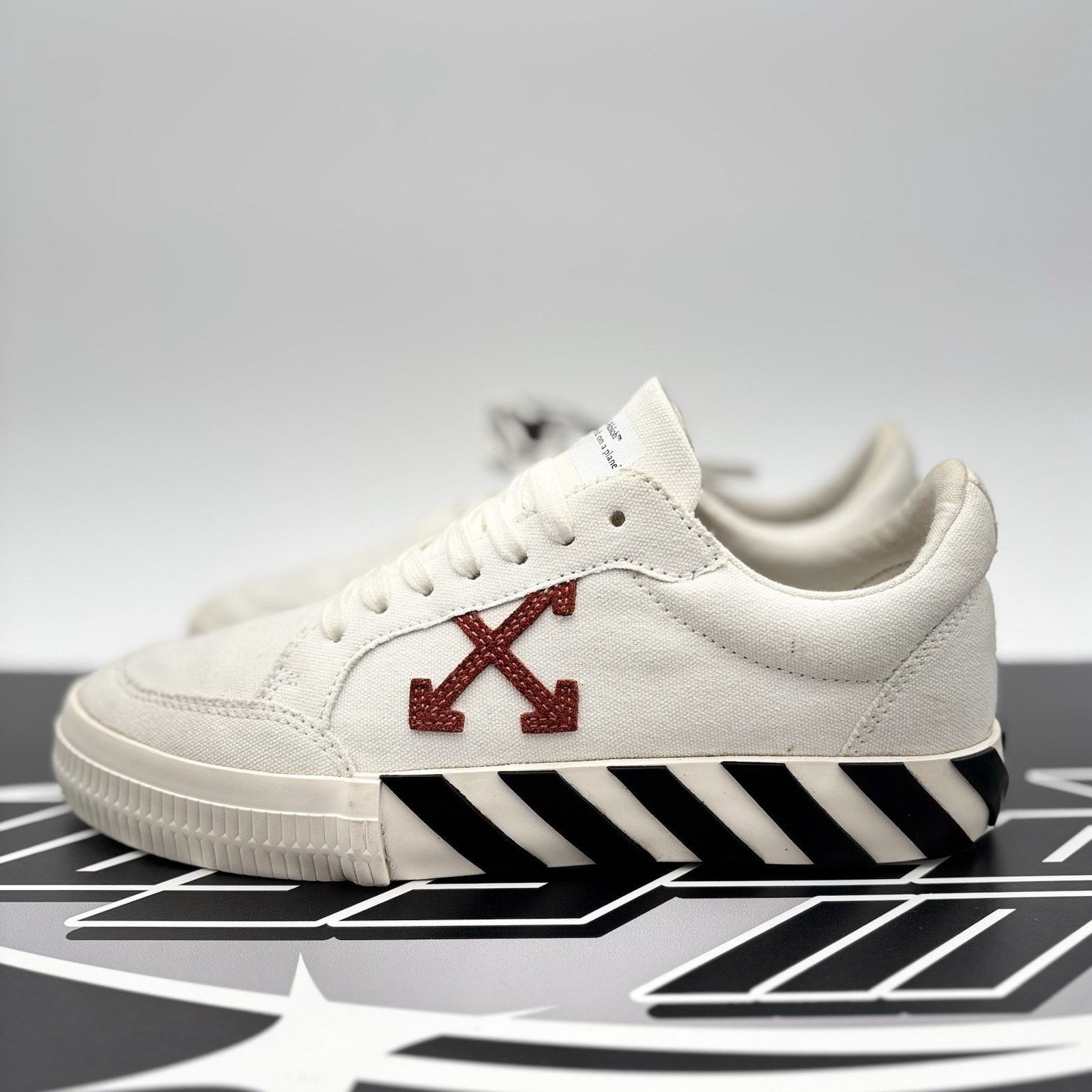 Off-White Off-White Vulc Sneaker ' White ' | GREAT CONDITION! Size US 7 / EU 40 - 1 Thumbnail