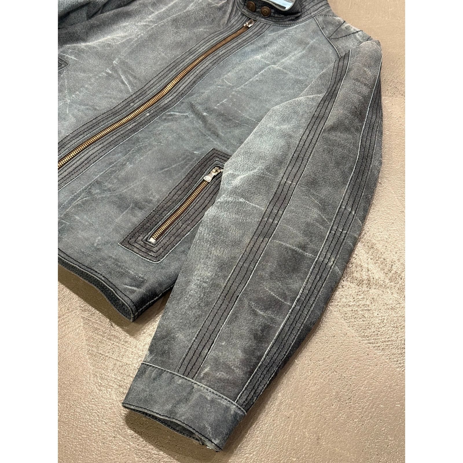 Versace 2000s Versace distressed leather jacket Size US M / EU 48-50 / 2 - 5 Thumbnail