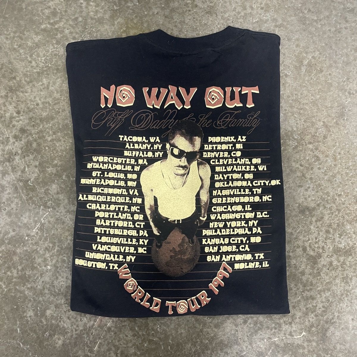 Vintage 1997 Puff Daddy And the Family No Way Out Tour Tee Size US L / EU 52-54 / 3 - 2 Thumbnail