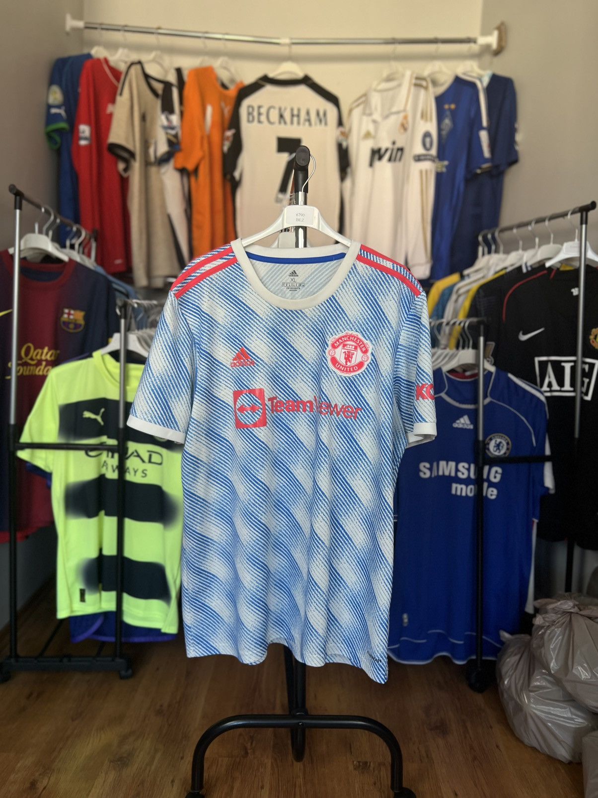 Adidas Soccer Jersey Adidas Manchester United 2021/22 Wan-Bissaka Size US XL / EU 56 / 4 - 2 Thumbnail