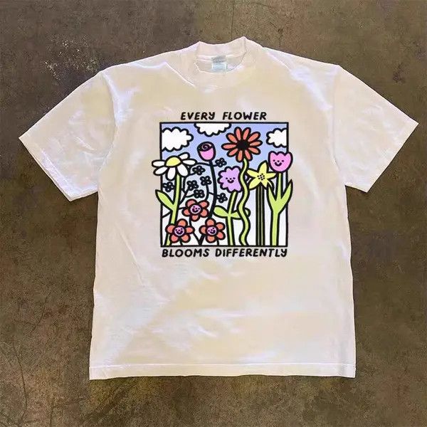 Japanese Brand White Loose Floral Bush Print Short Sleeve T-Shirt Size US M / EU 48-50 / 2 - 7 Thumbnail