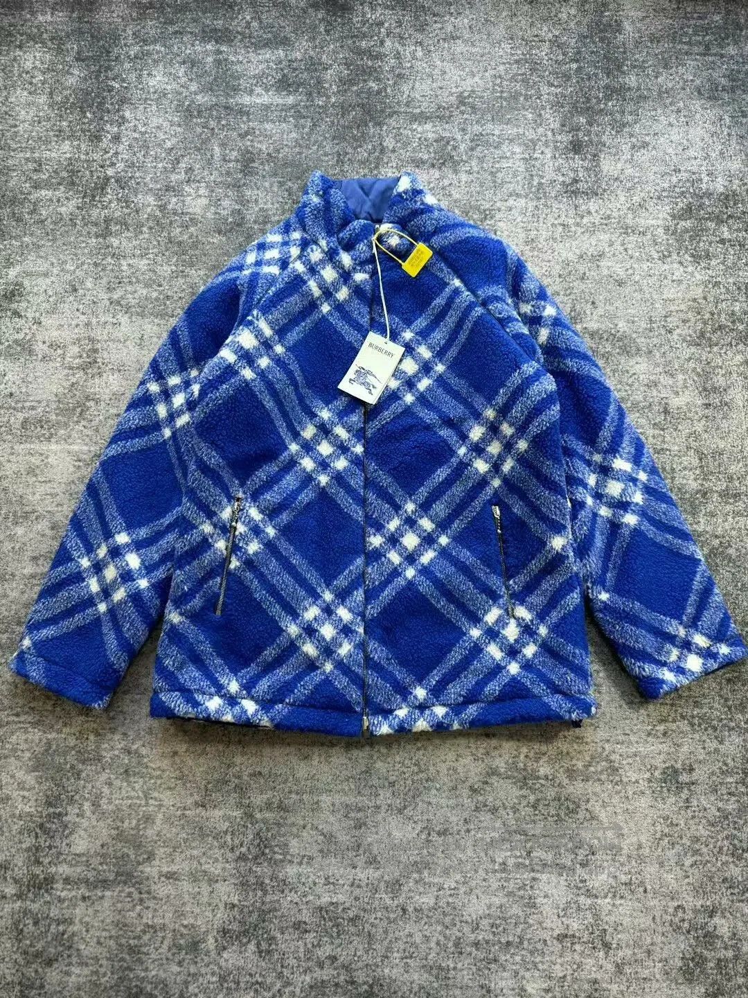 Burberry burberry blue teddy double-sided jacket. Size US L / EU 52-54 / 3 - 1 Thumbnail