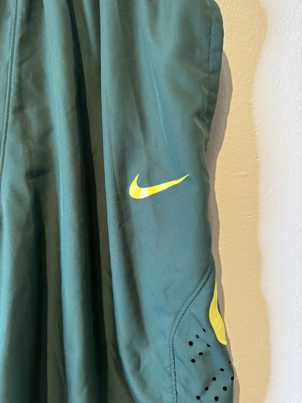 Nike Nike Dri-Fit Oregon Ducks Shorts Men’s Size Small Green Size US 35 - 2 Thumbnail