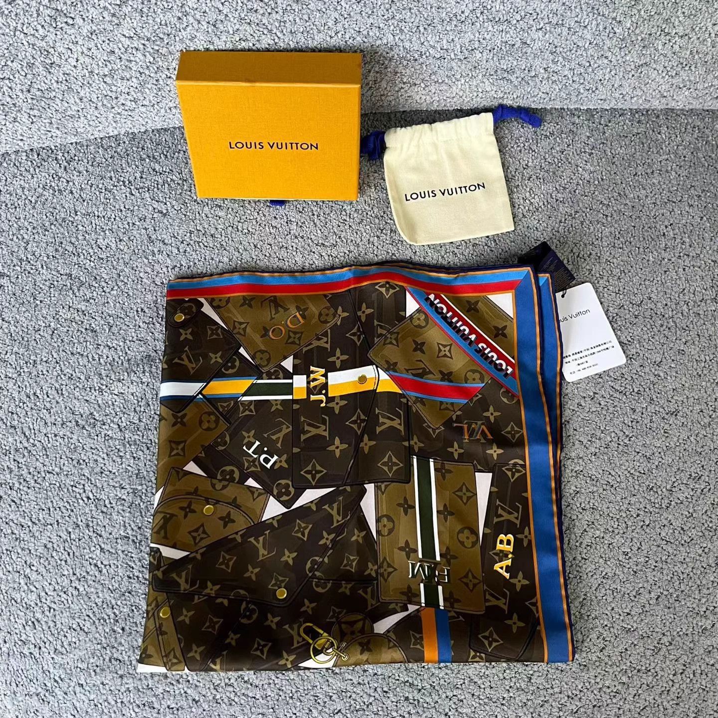 Louis Vuitton LV Brown 70cm Silk Scarf New Unworn Hot Size ONE SIZE - 1 Thumbnail