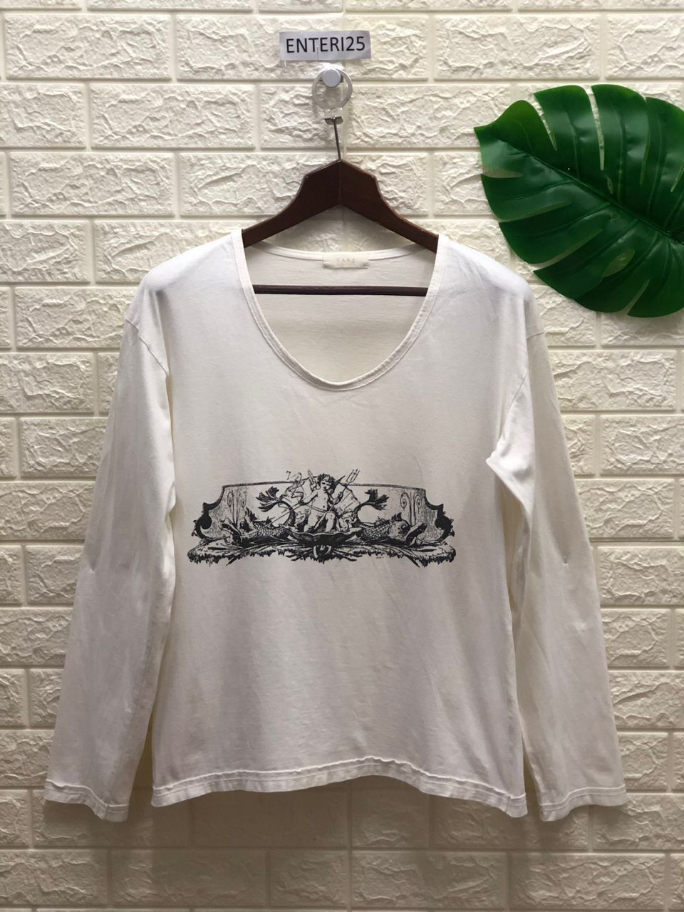 Vintage vintage Hare sea angel fish on sea Tshirt made in japan Size US L / EU 52-54 / 3 - 2 Thumbnail