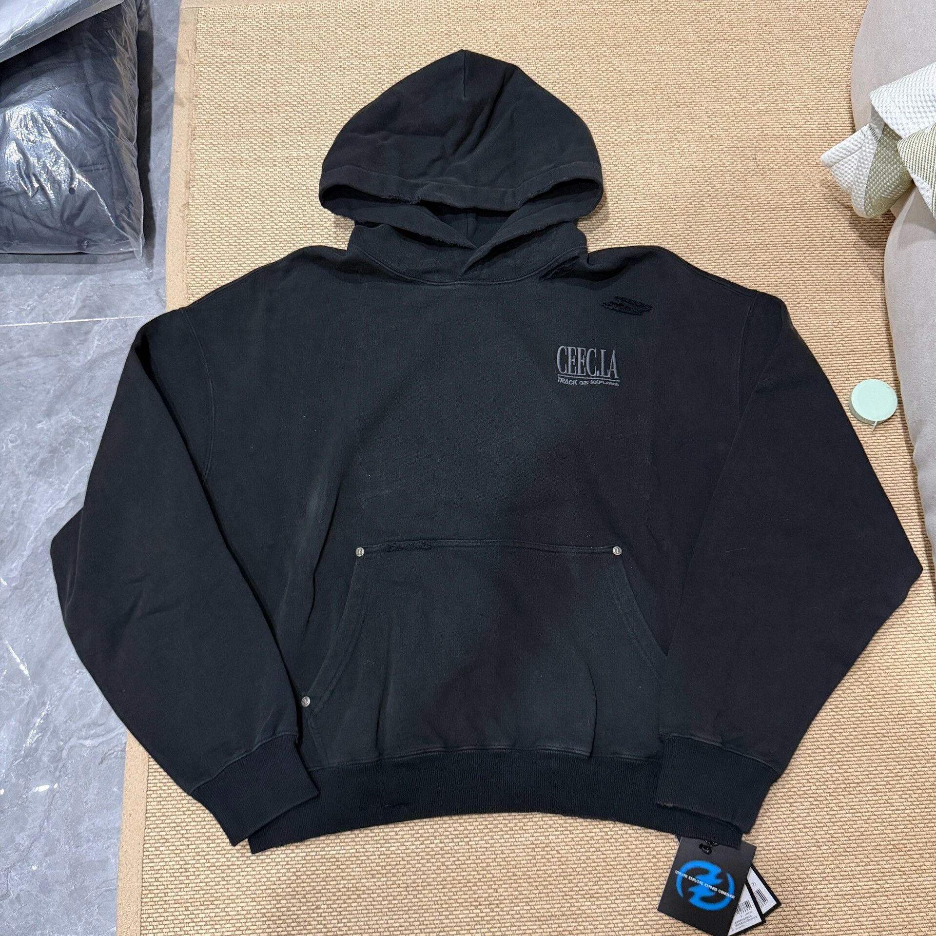 Vintage Black Distressed Embroidered Hoodie Size US L / EU 52-54 / 3 - 1 Thumbnail