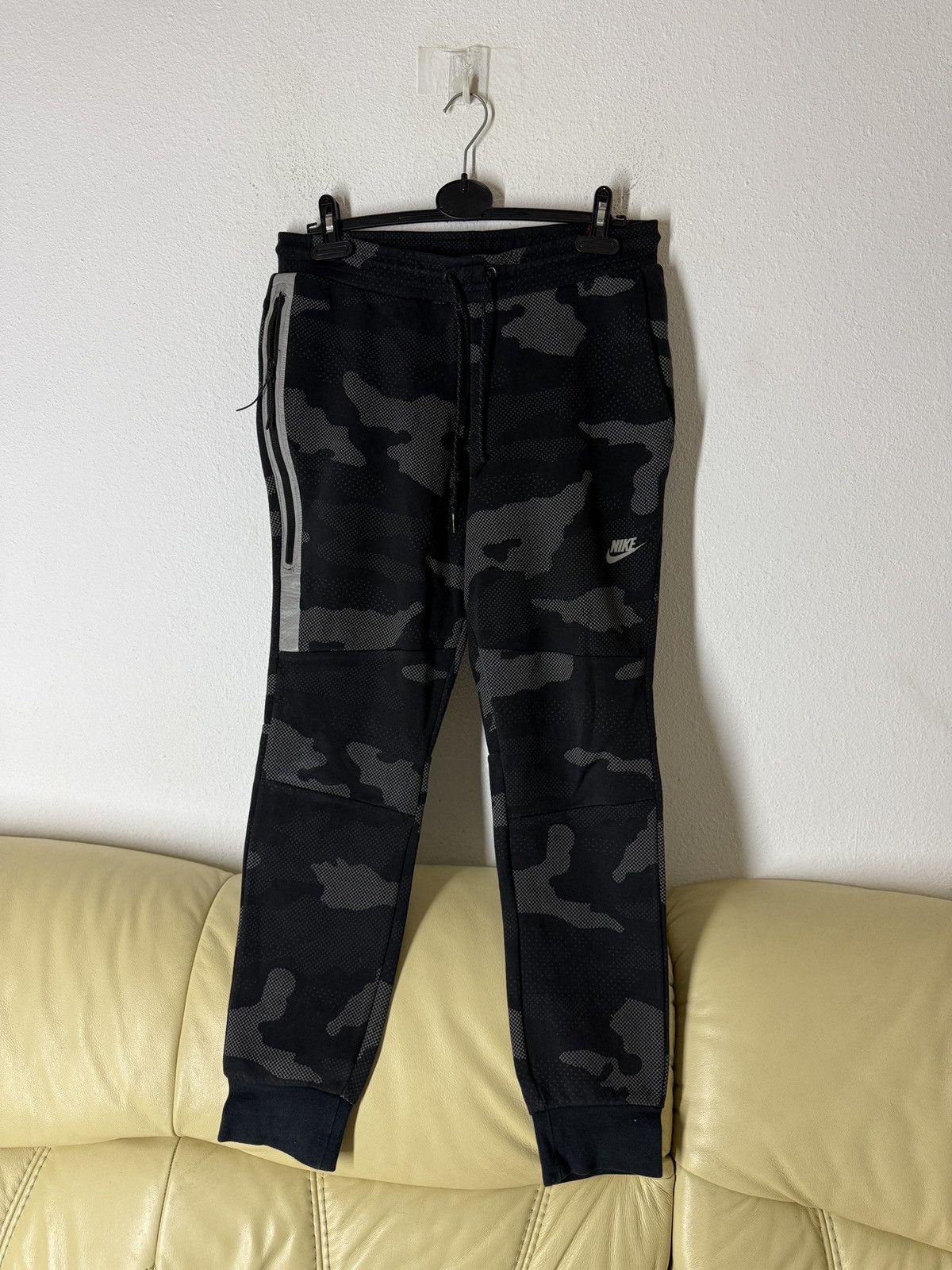Nike Nike tech fleece Camo Reflective Track pants joggers Size US 32 / EU 48 - 2 Thumbnail