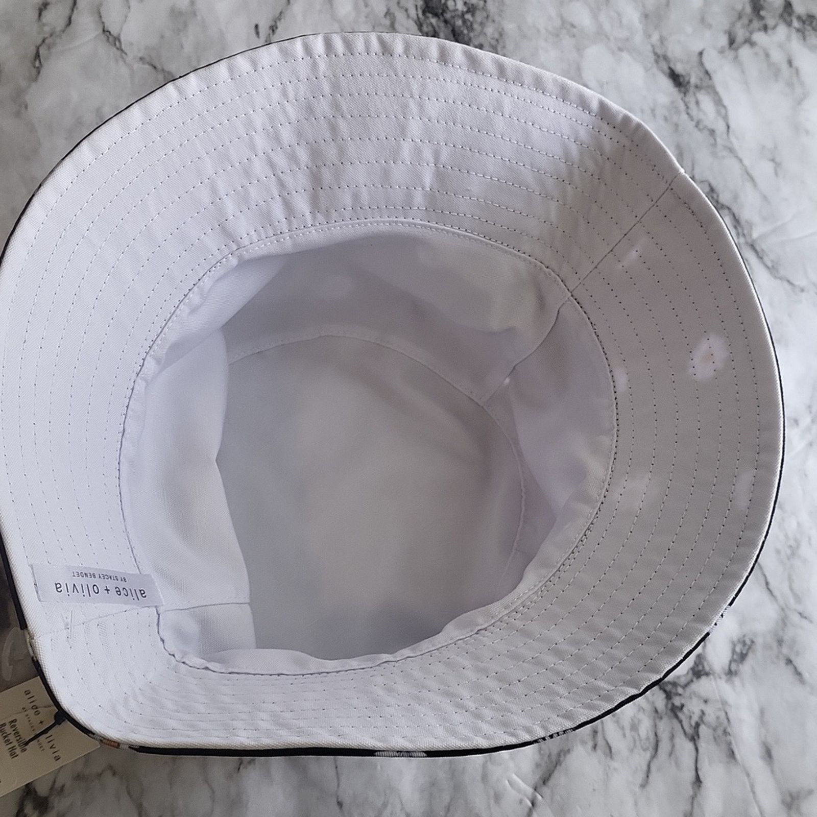 Alice + Olivia NWT Alice & Olivia Daisy Bucket Hat Reversible Fabric Size ONE SIZE - 8 Thumbnail