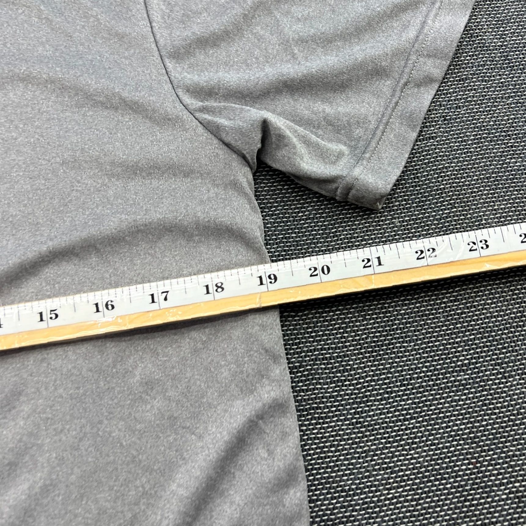 Vintage CRAFT Mens Shirt Running Gray Short Sleeves Quick Dry Marathon Shirt Mens M Gray Size US M / EU 48-50 / 2 - 6 Thumbnail