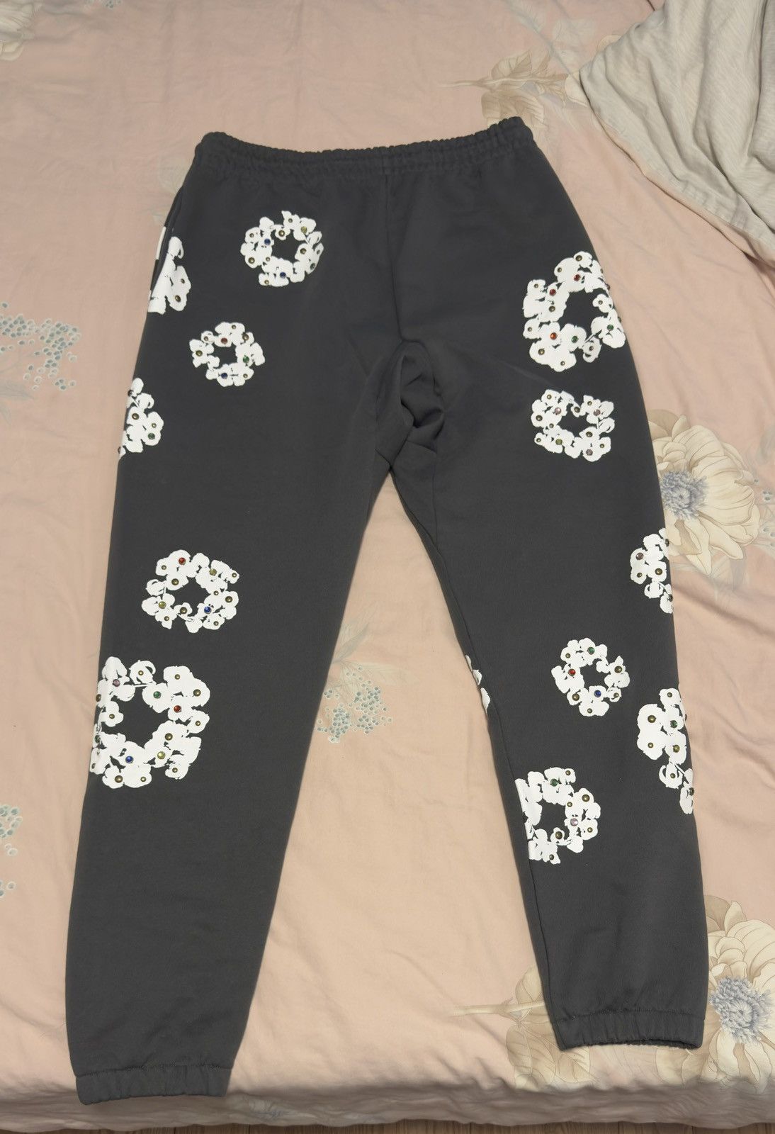 DENIM TEARS Denim Tears Rhinestone Cotton Wreath Sweatpants Size US 32 / EU 48 - 2 Thumbnail