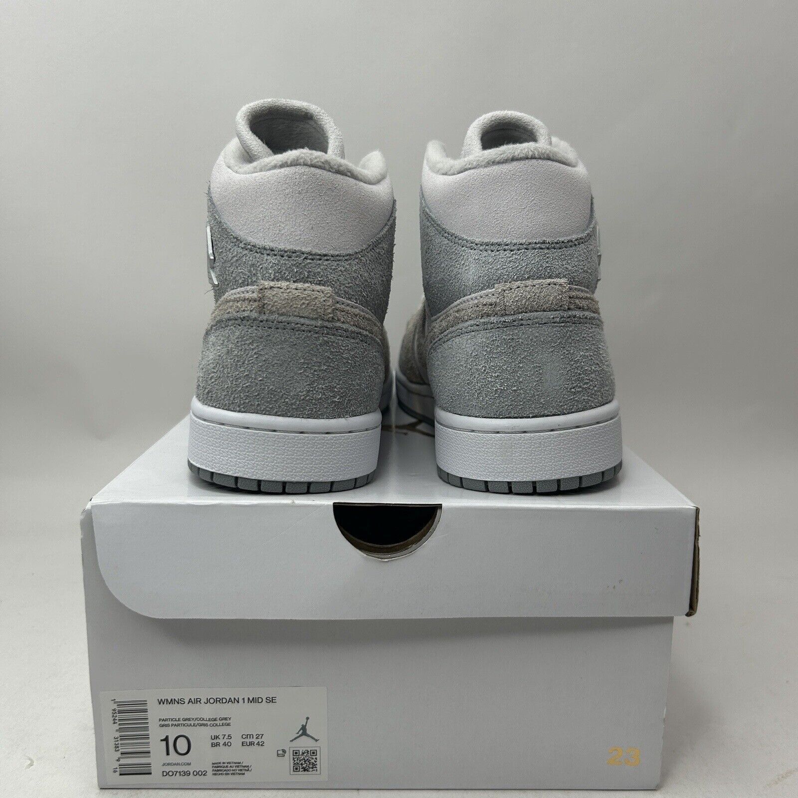 Jordan Brand Nike Air Jordan 1 Mid SE WMNS “Particle Grey/Fleece” 2023 Size US 10 / IT 40 - 4 Thumbnail