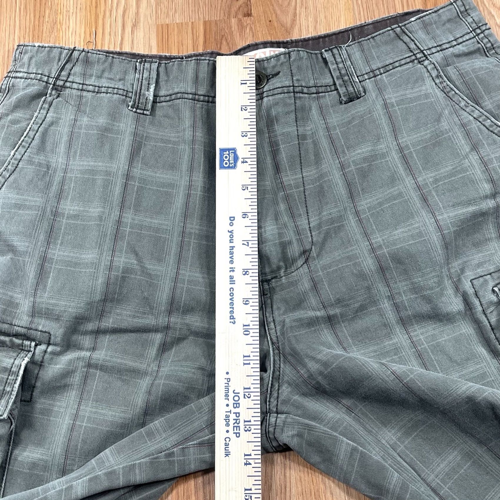 Iro Iron Khakis Cargo Utility Flat Front Pockets Shorts Mens 34 Gray Green Plaid - Good Condition Size US 34 / EU 50 - 4 Thumbnail