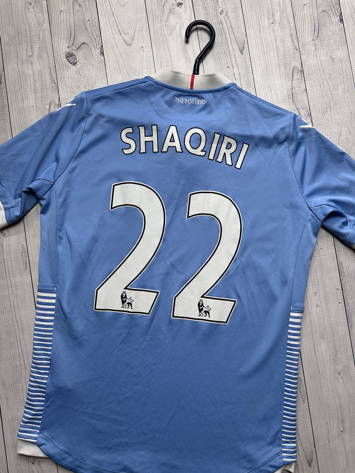 Vintage Vintage Stoke City soccer jersey 22 Shaqiri size Xs/S Size US S / EU 44-46 / 1 - 3 Thumbnail