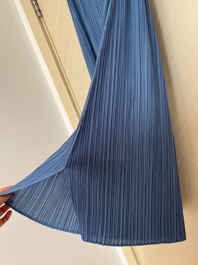 Issey Miyake Issey Miyake size:3 Blue pleated trousers Size 31" - 2 Thumbnail