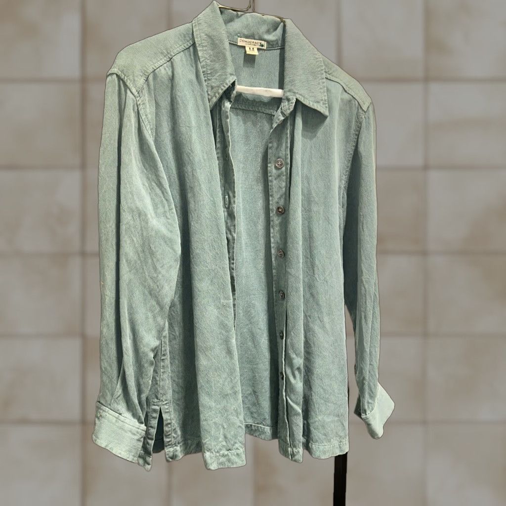 Vintage VINTAGE Democracy Green corduroy shirt Women's Medium USA 100% Tencel Button-Up M Corduroy Green USA Women's Medium Democracy Shirt Size M / US 6-8 / IT 42-44 - 1 Thumbnail