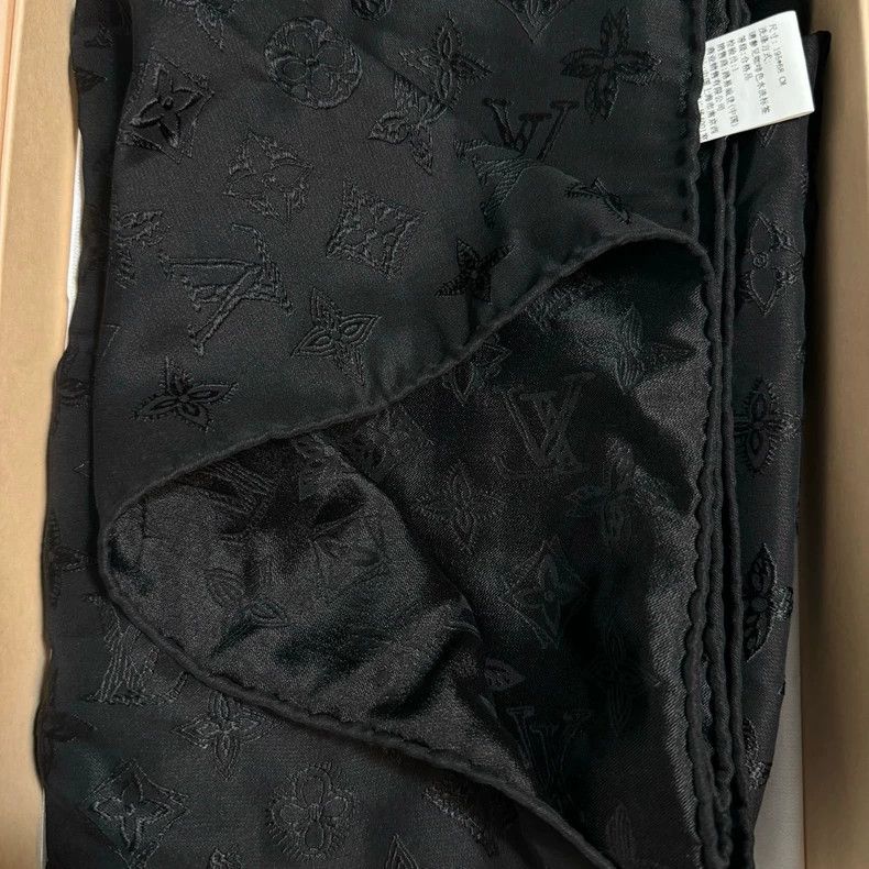 Louis Vuitton Dark grain full print long scarf