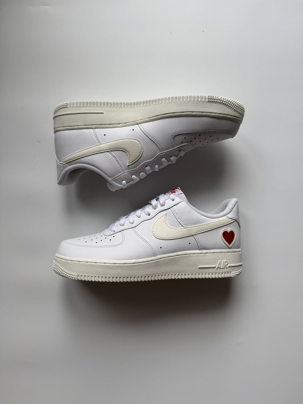 Nike Nike Air Force 1 Low Valentine’s Day sneakers Size US 9.5 / EU 42-43 - 2 Thumbnail