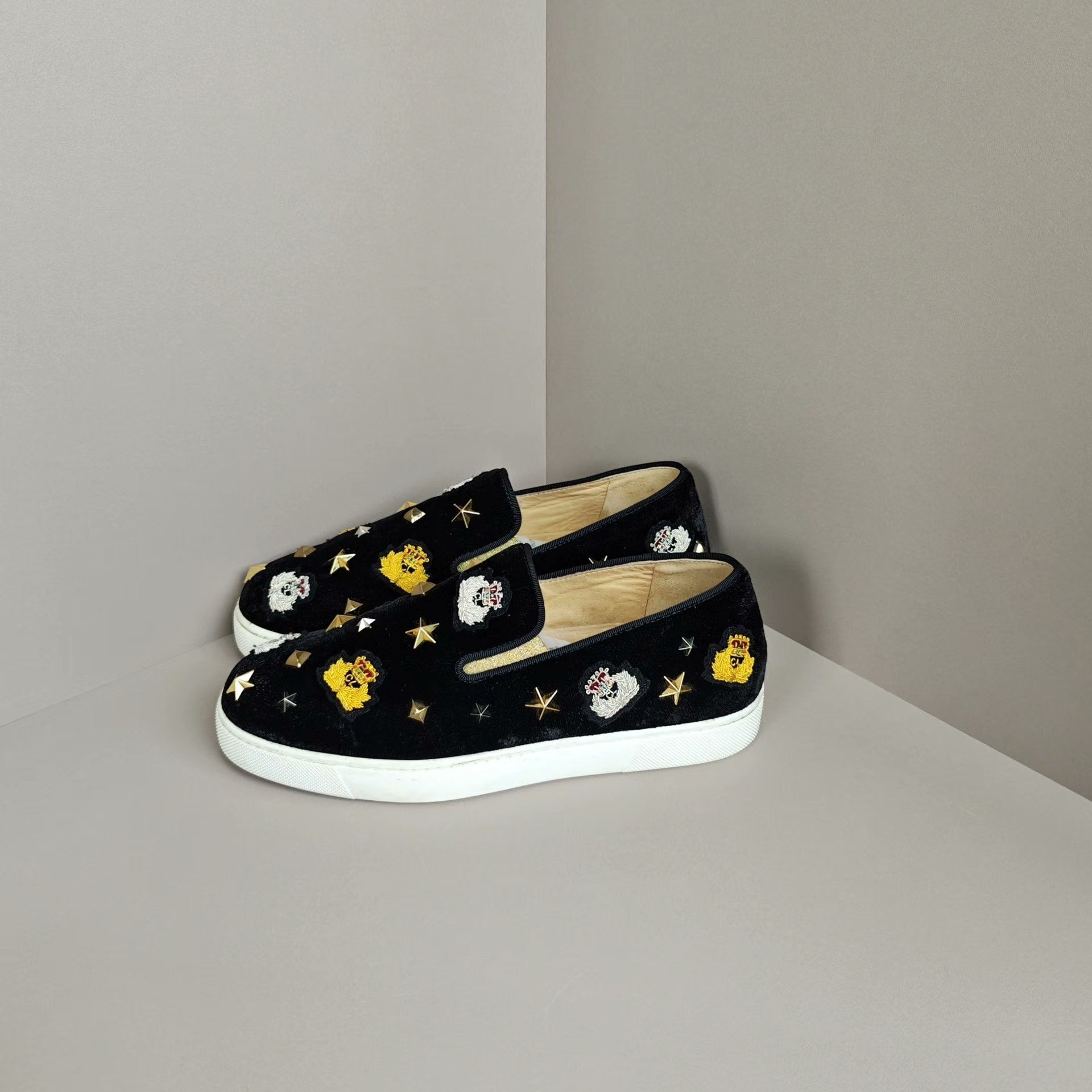 Christian Louboutin Christian Louboutin Lowtop Sneakers us_7 Women Size US 7 / IT 37 - 1 Thumbnail