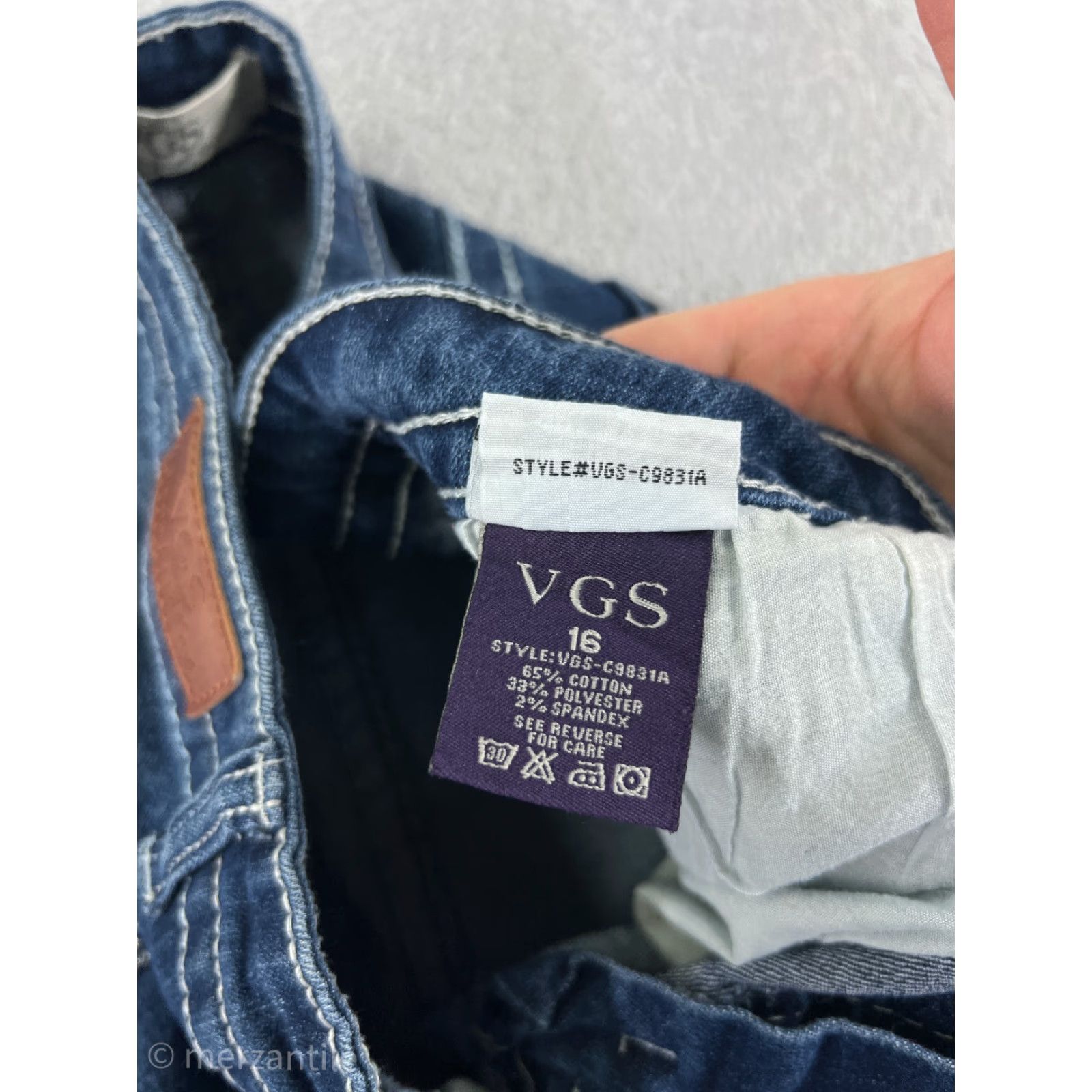 Vintage VIGOSS Jeans Women 10 Blue Denim Capri Embroidered Bling Cotton Stretch Capri Jeans Women 10 Blue Denim Capri Embroidered Bling Cotton Stretch Mens? Size 32" / US 10 / IT 46 - 5 Thumbnail