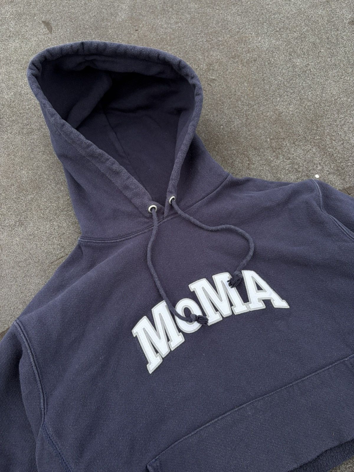 Champion × MoMA MoMa Champion reverse weave cropped navy hoodie medium Size M / US 6-8 / IT 42-44 - 2 Thumbnail