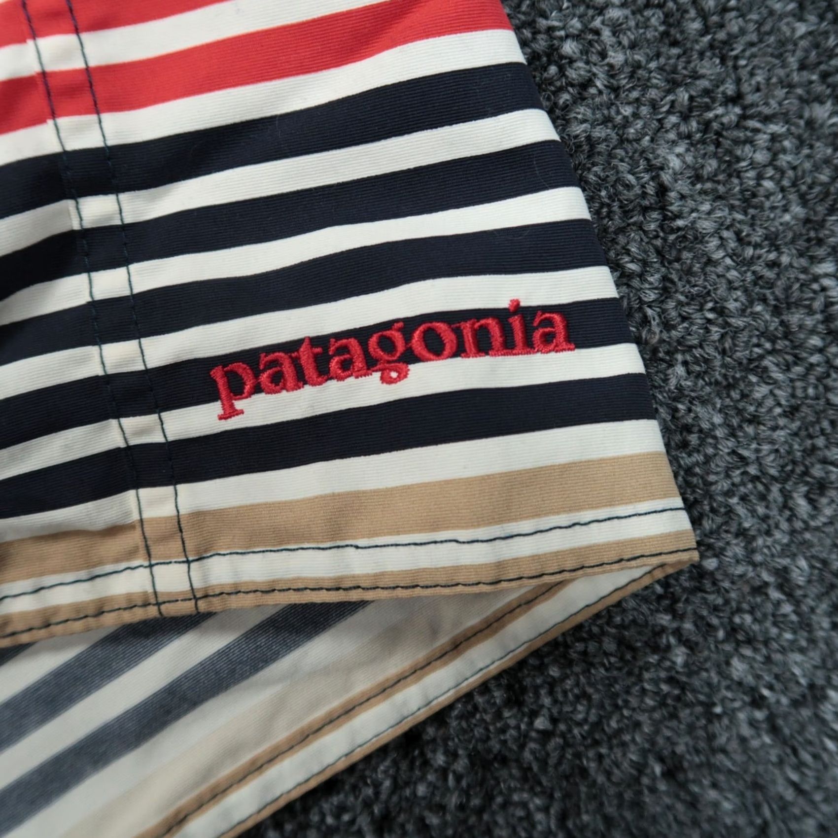 Patagonia Patagonia Board Shorts Mens 31 Blue Red Tan Striped Wavefarer Zip Pocket Swim Bottoms Size US 31 - 5 Thumbnail