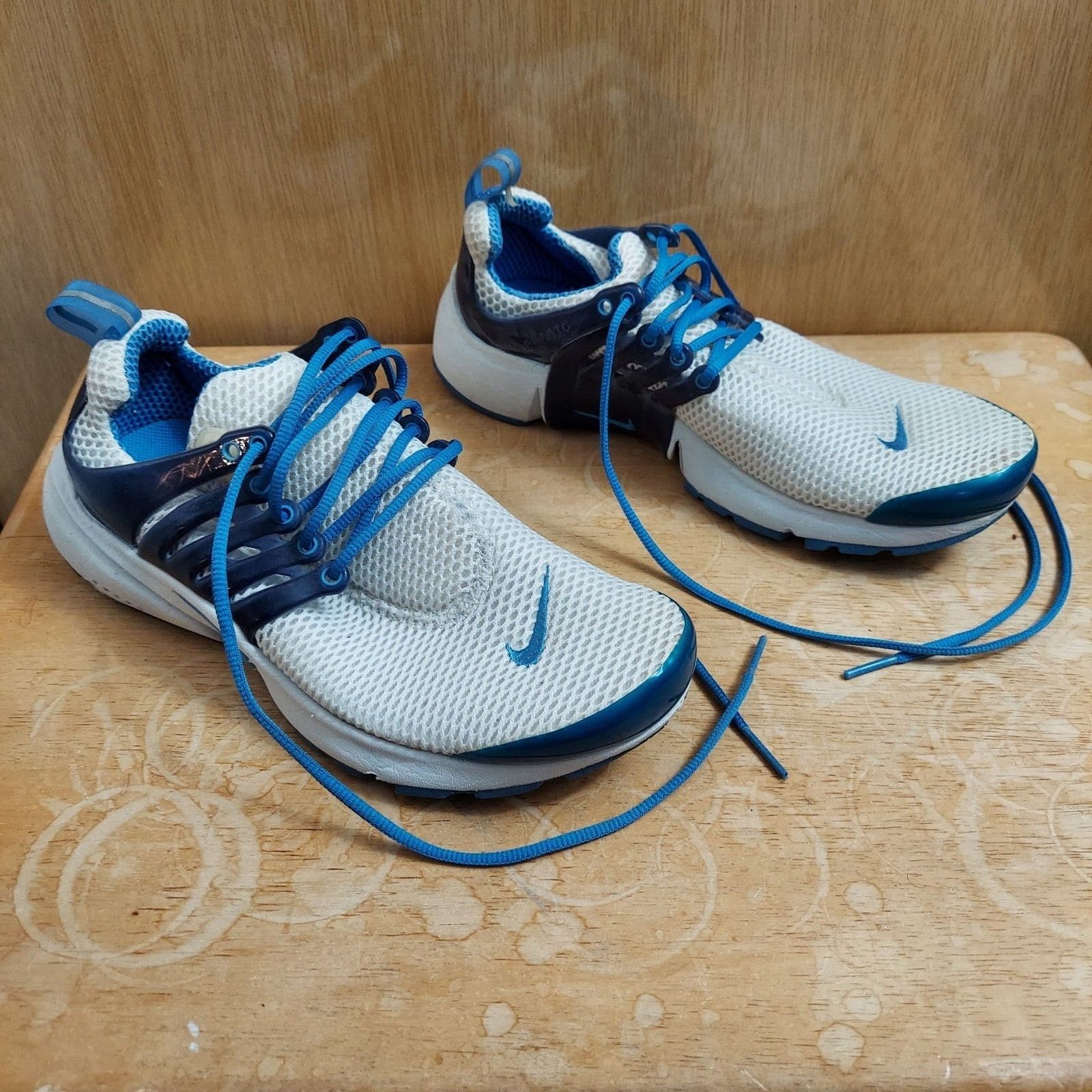 Nike Nike Air Presto Men's US XS White Blue Sneakers EUC Size US 8.5 / EU 41-42 - 2 Thumbnail