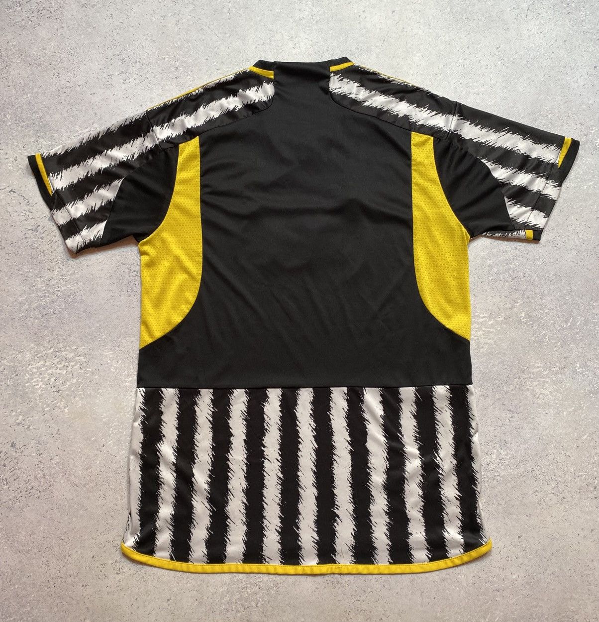 Adidas Adidas Juventus 23/24 Home Jersey Size 2XL Size US XXL / EU 58 / 5 - 10 Thumbnail
