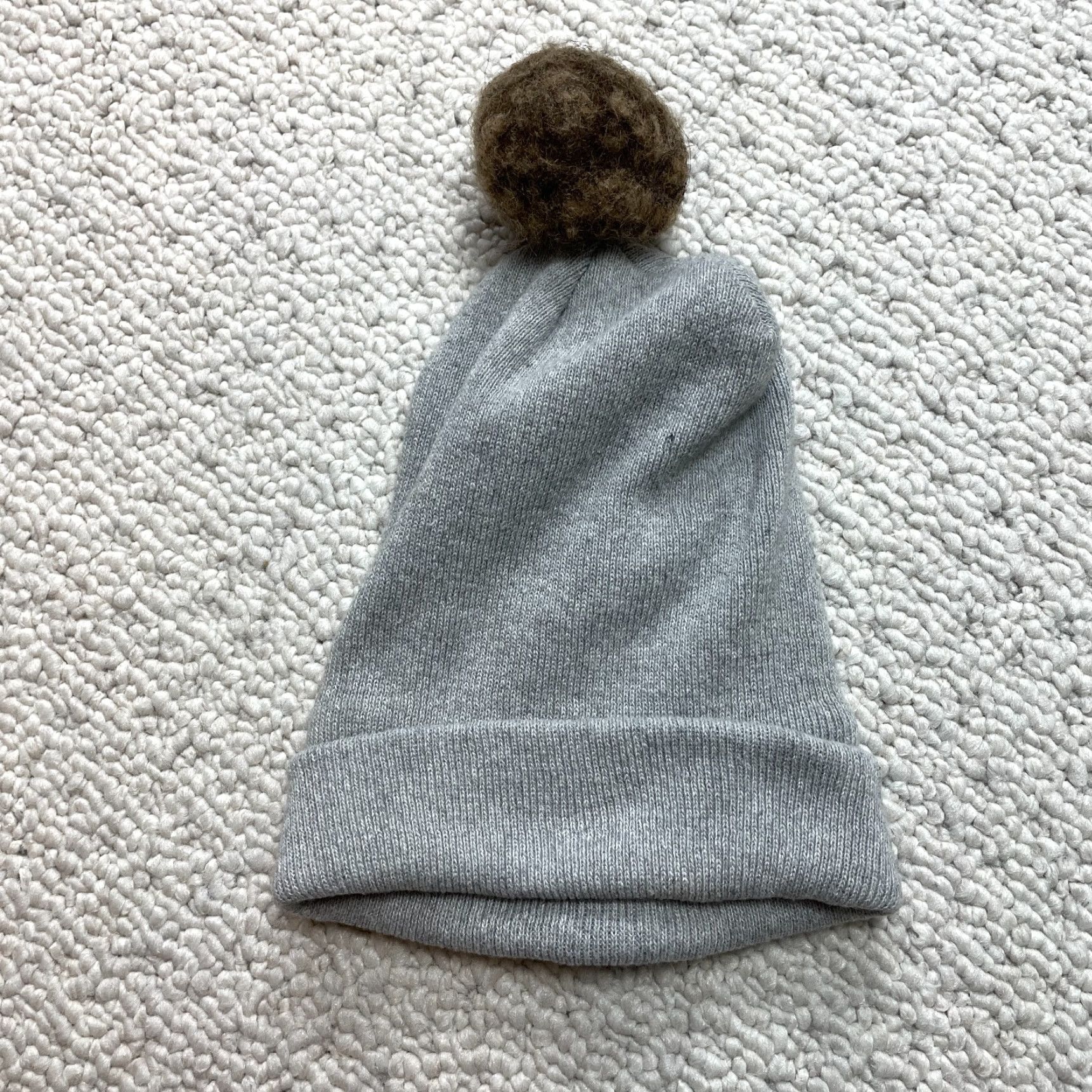 Vintage NYC Beanie One Size Gray with Brown Poof Top - Adult Unisex Knit Hat Size US M / EU 48-50 / 2 - 5 Thumbnail