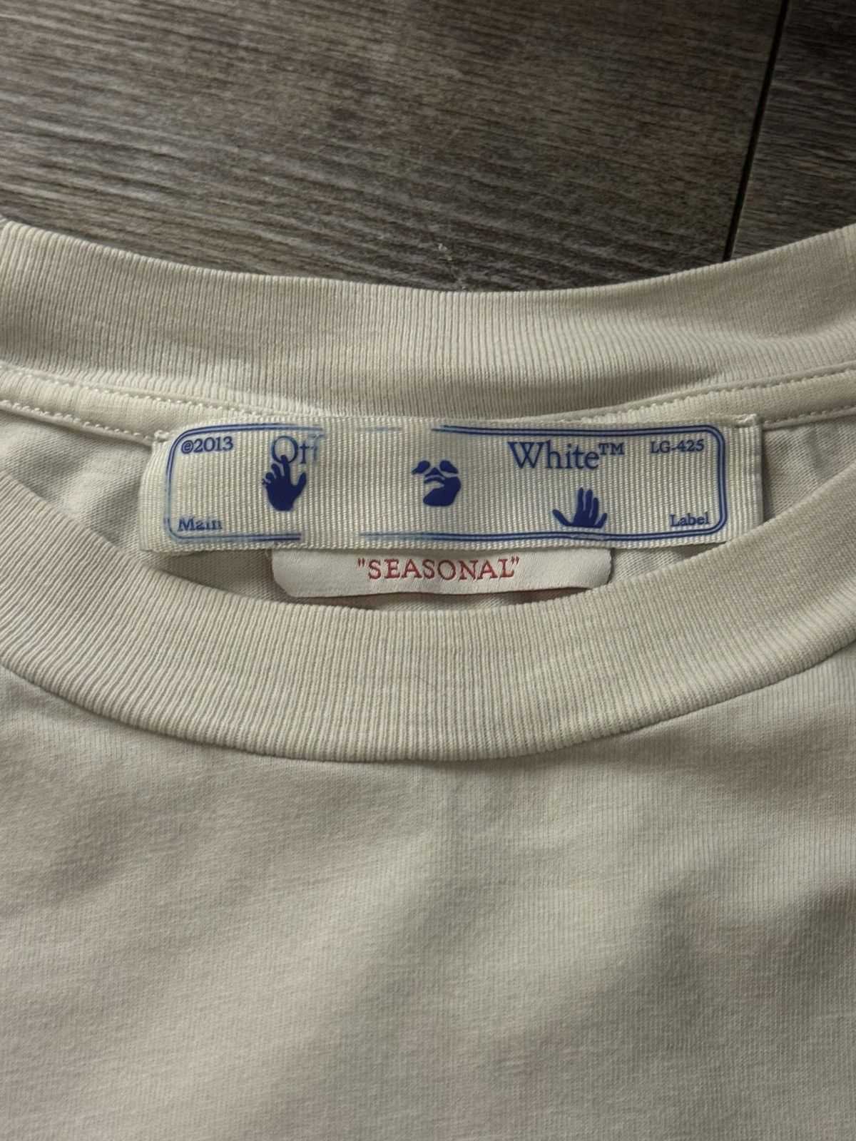 Off-White off-white spray helvetica over skate short sleeve tee Size US M / EU 48-50 / 2 - 3 Thumbnail