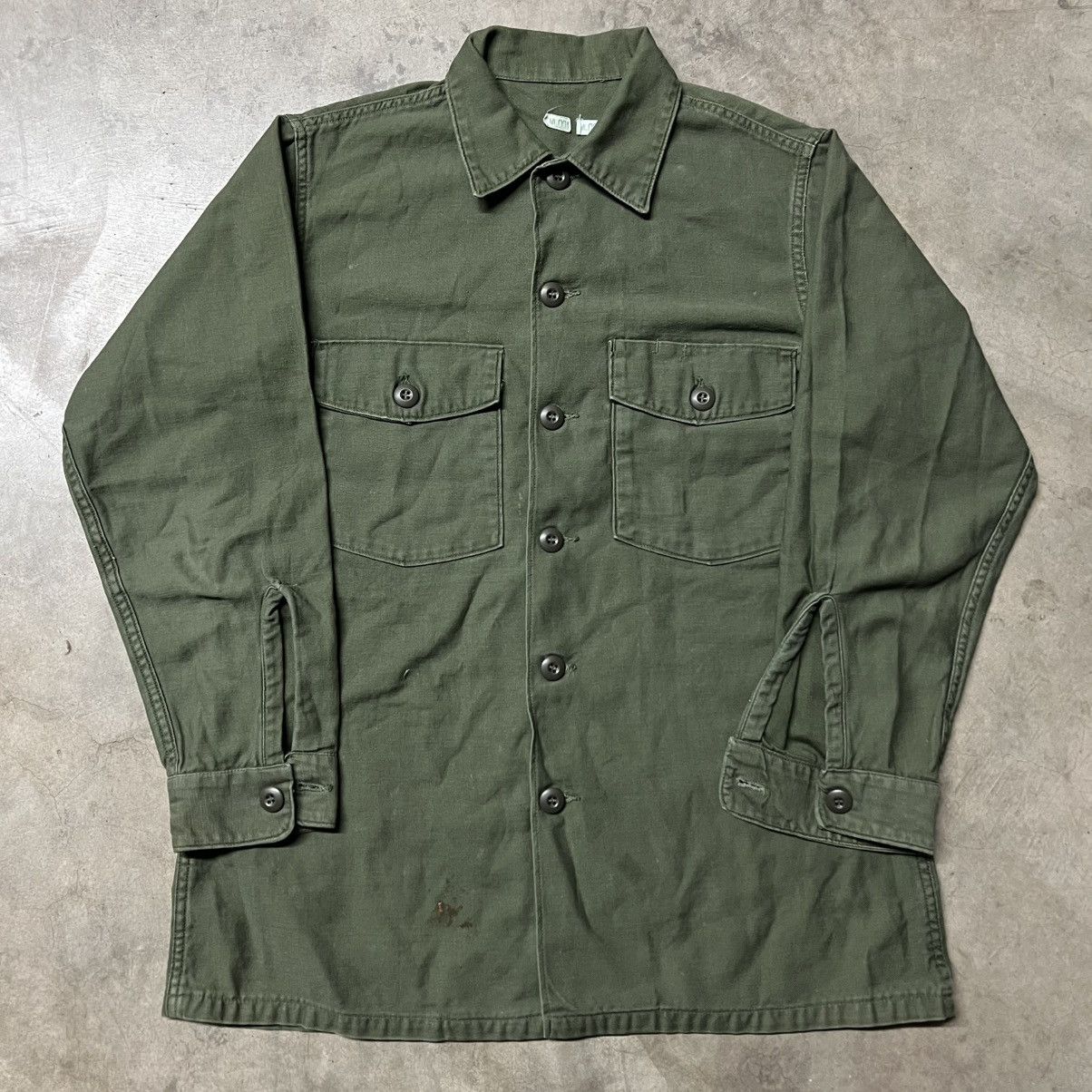Vintage Vintage 1967 U.S. Military OG-107 Button-Up Sateen Shirt Size US M / EU 48-50 / 2 - 3 Thumbnail