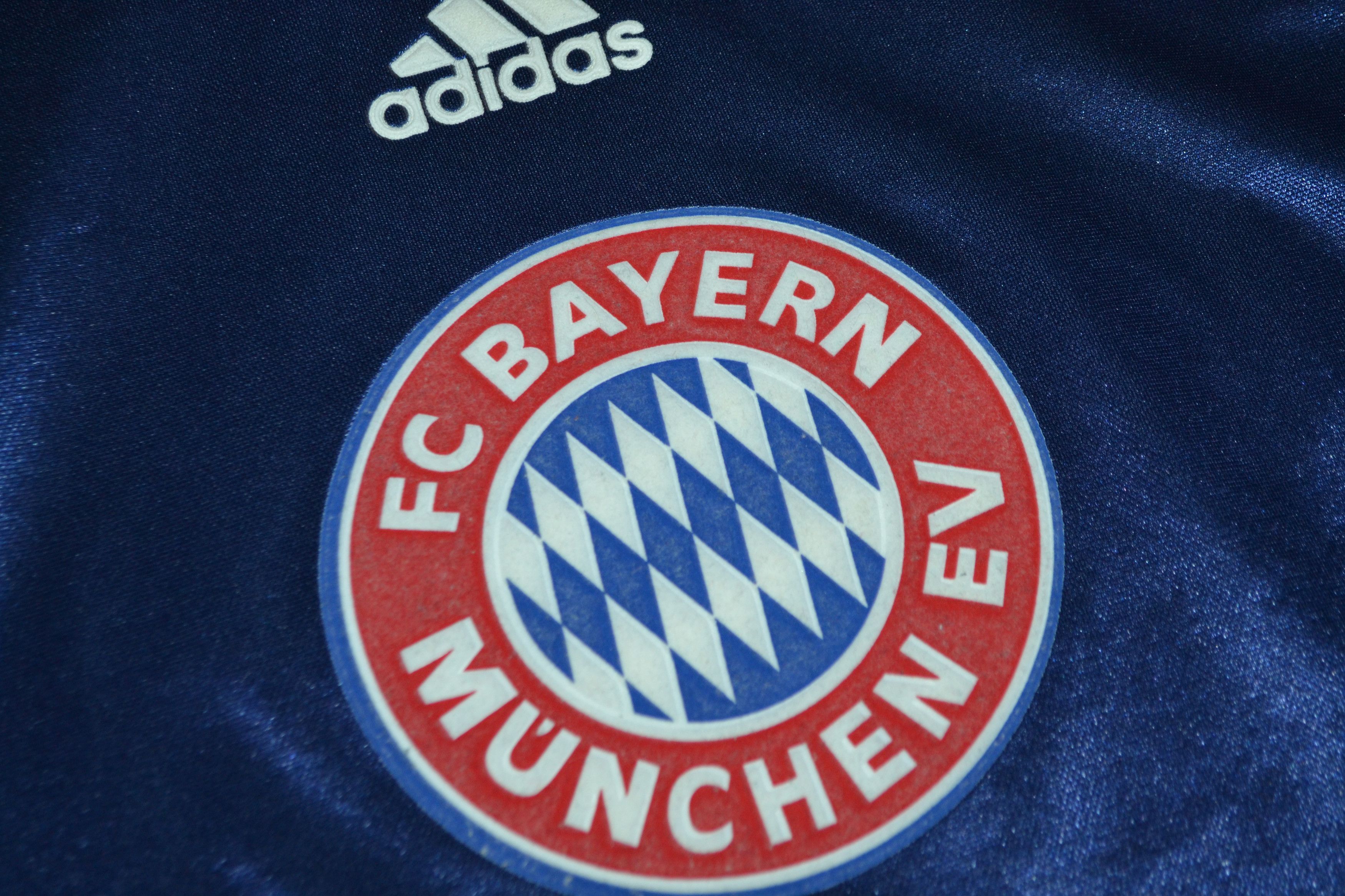 Adidas Vintage Bayern Munich 90s Training Football Shirt Jersey Size US XL / EU 56 / 4 - 5 Thumbnail