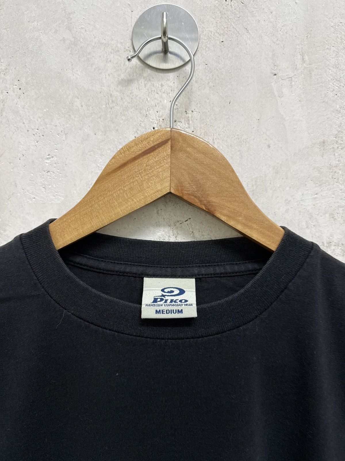 Vintage Vintage Piko Surfwear Backhit Hawaiian Surf Tshirt Size US M / EU 48-50 / 2 - 6 Thumbnail