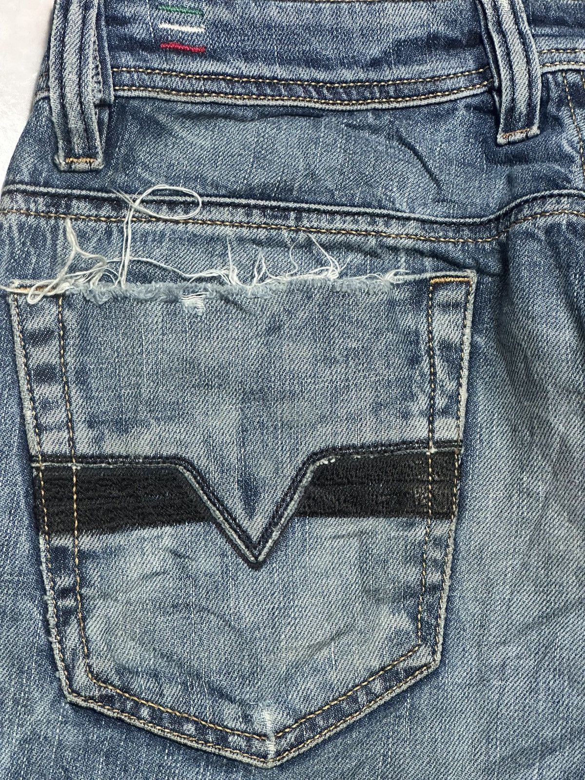 Diesel Diesel Viker Medium Blue Distressed Button Fly Faded Jeans Size US 31 - 7 Thumbnail