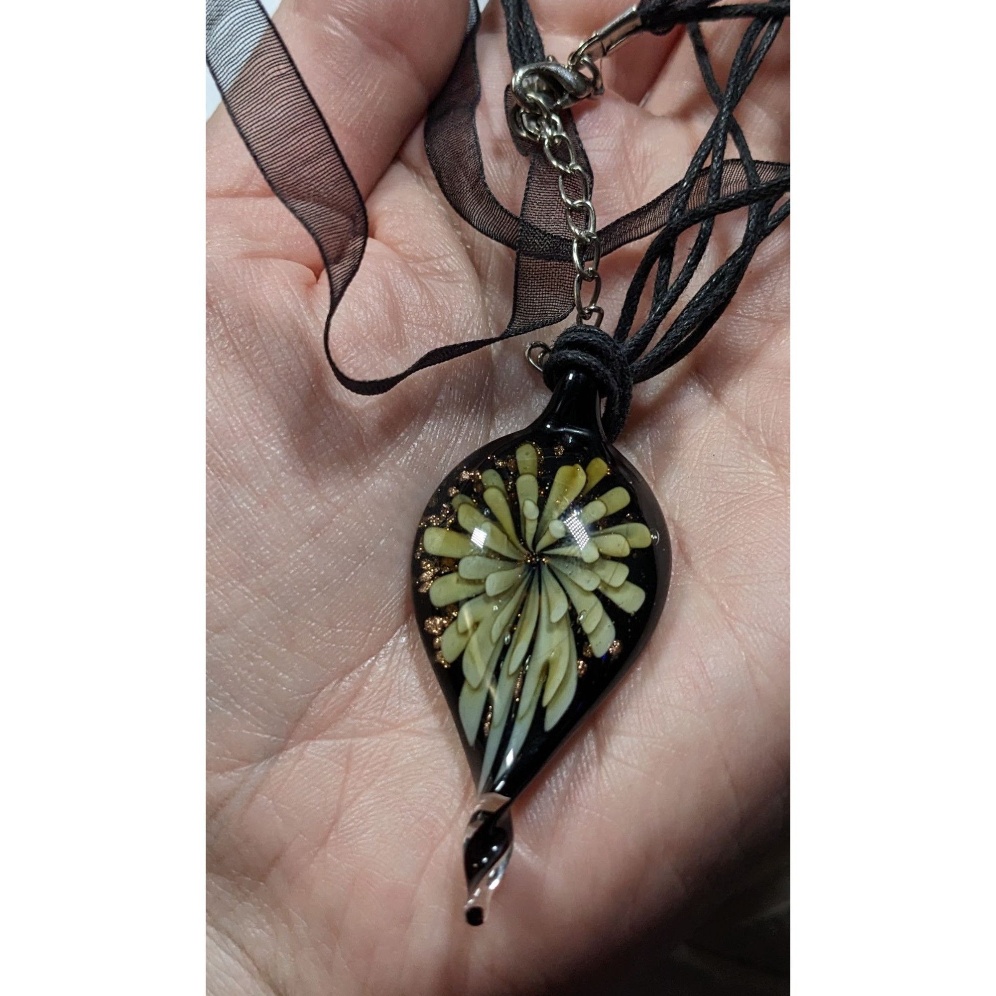 Other Handmade Teardrop Twist Glass Floral Pendant Necklace Size ONE SIZE - 4 Thumbnail