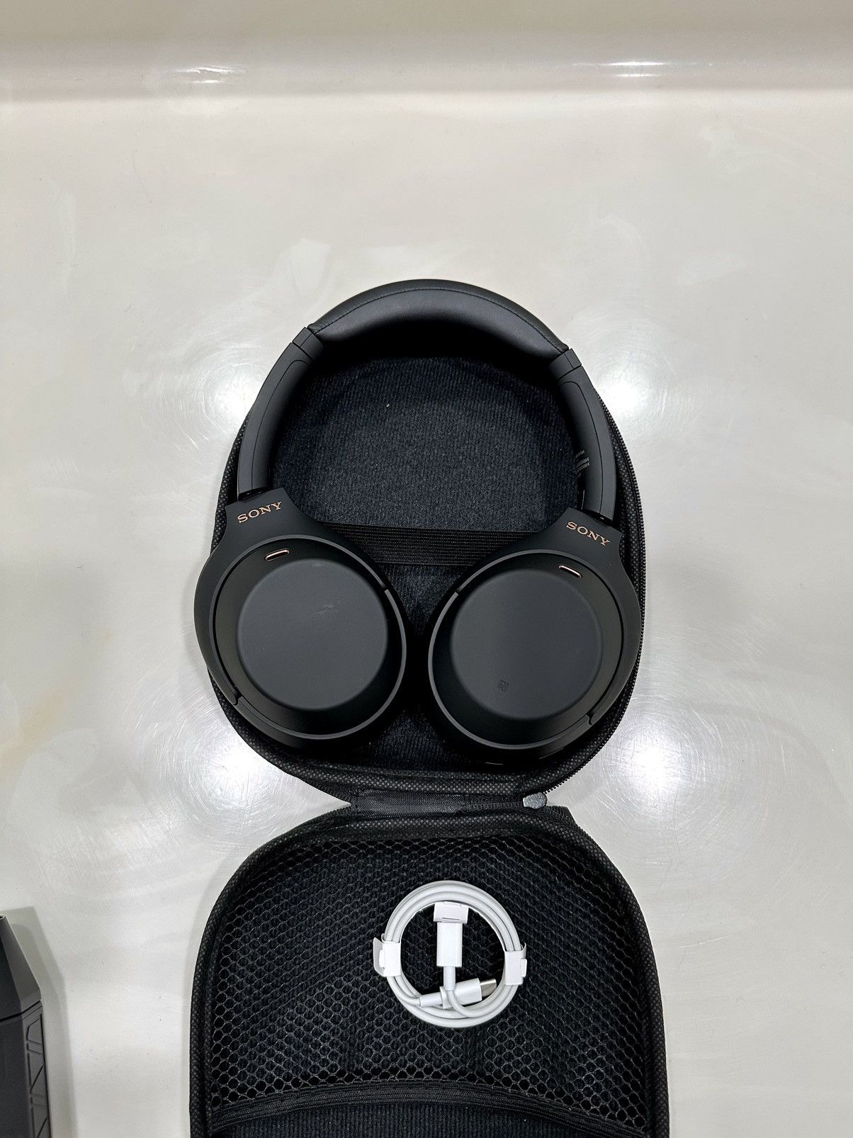 Sony Sony WH1000XM4 Wireless Headphones With a Carrying Case Size US S / EU 44-46 / 1 - 1 Thumbnail